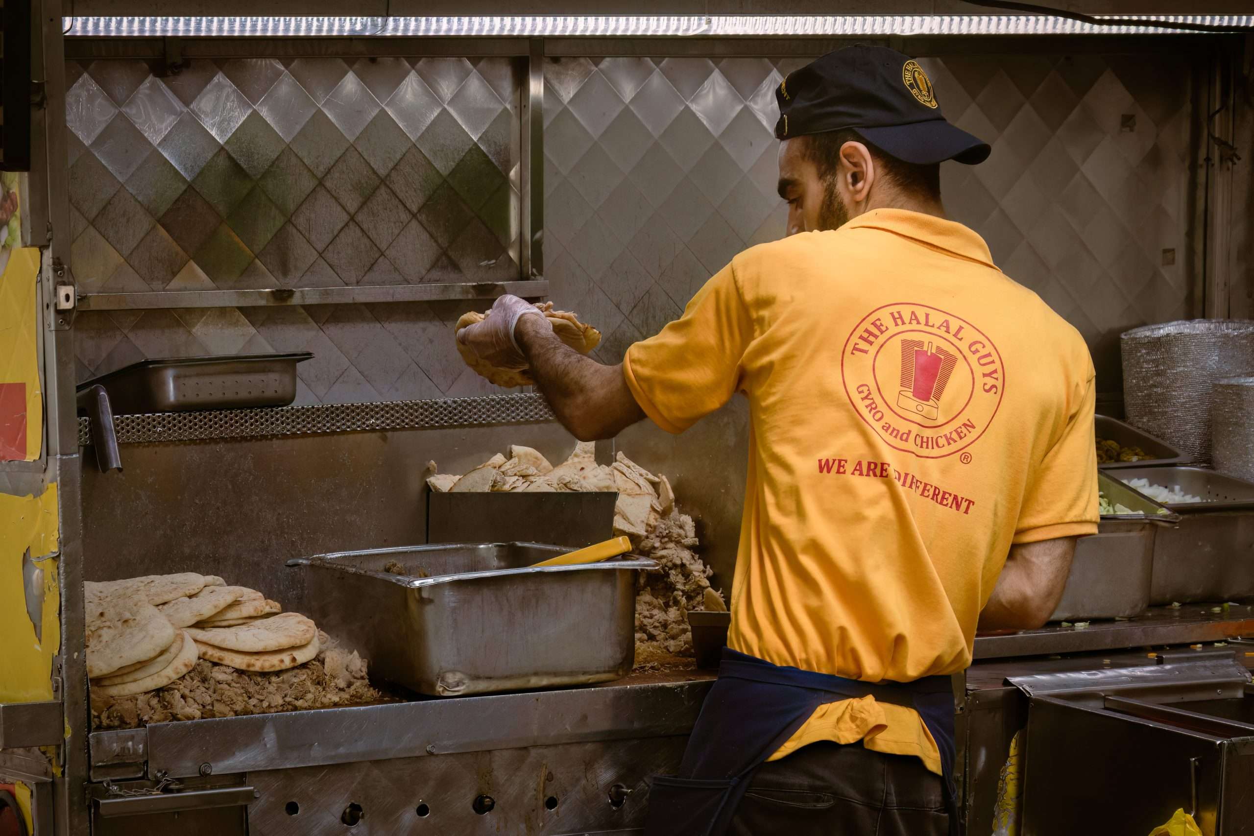 i ristoranti all’aperto di The Halal Guys a Midtown in Manhattan